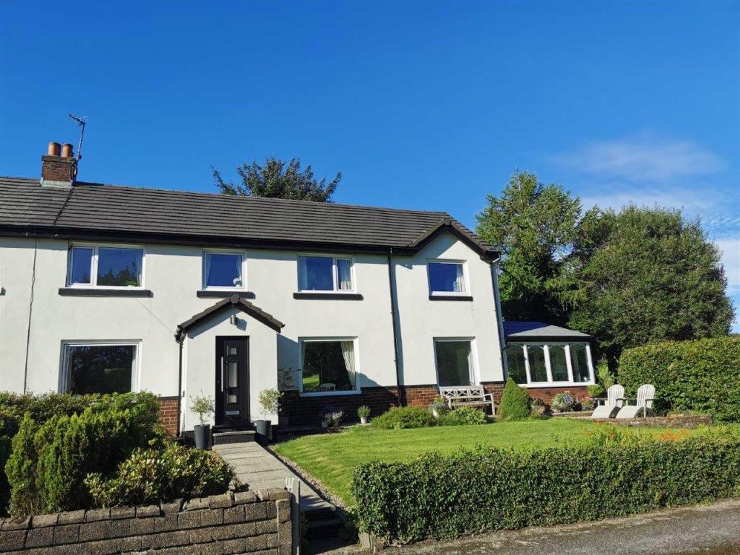 4 Bedroom Semi Detached Cottage For Sale - Main Image